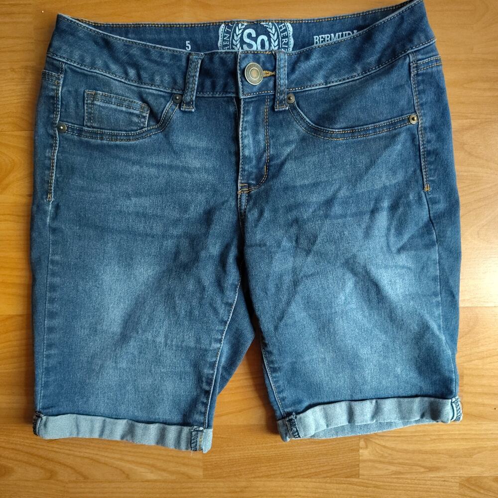 SO Authentic American Heritage Bermuda Shorts – Size 5